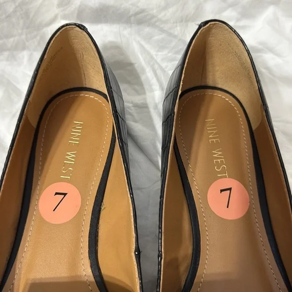 Women’s Nine West Black Faux Alligator Leather Loafer flats. Size 7. - Picture 3 of 11